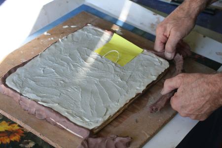 DEMOULAGE-RETIRER LA BORDURE EN ARGILE